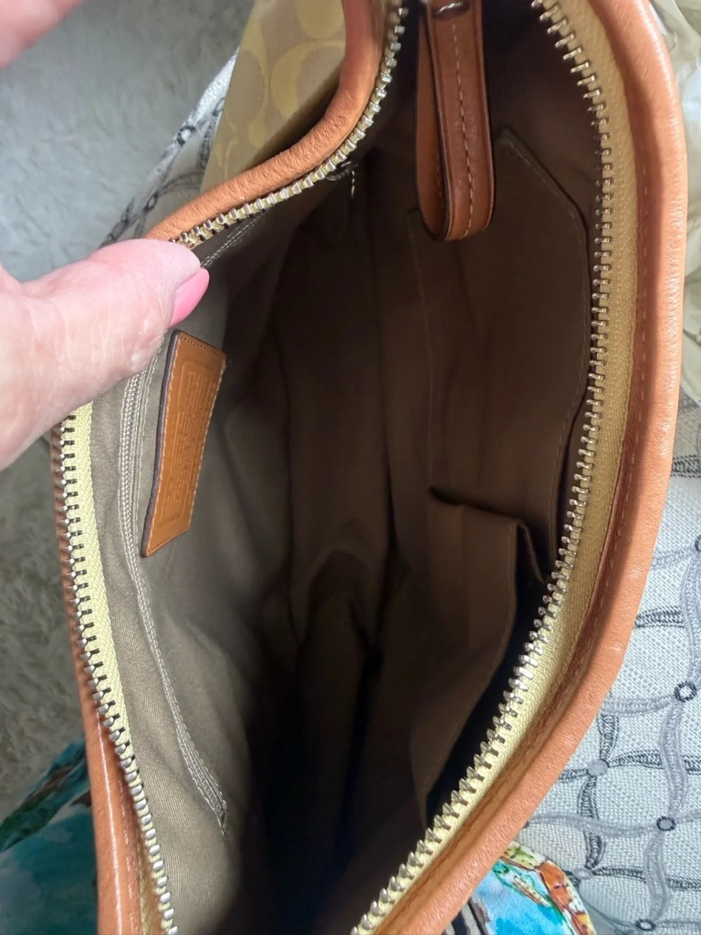 Coach Hampton canvas and Leather Shoulder Bag-EUC - Picture 4 of 5